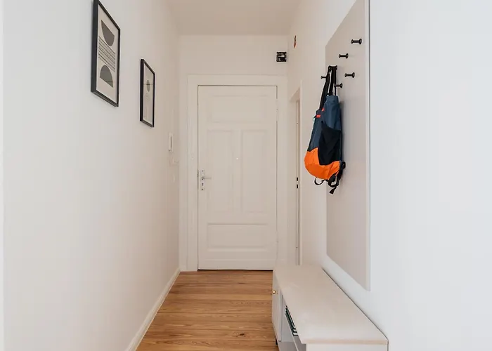 Renovated 2-bedroom - Family & Work Ready! Apartament *