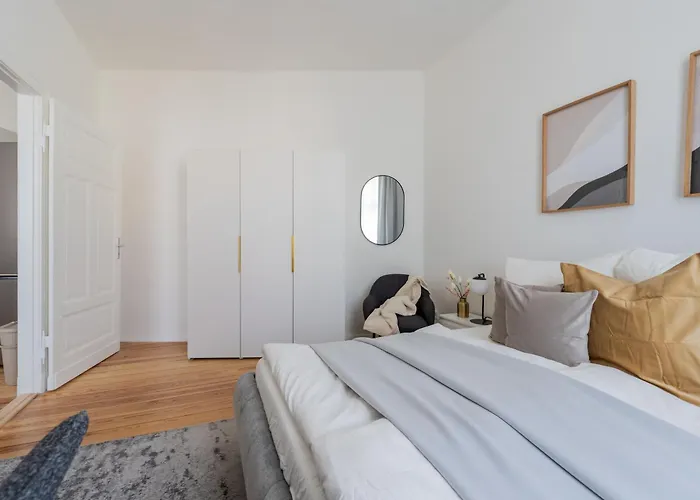 Renovated 2-bedroom - Family & Work Ready! Poczdam