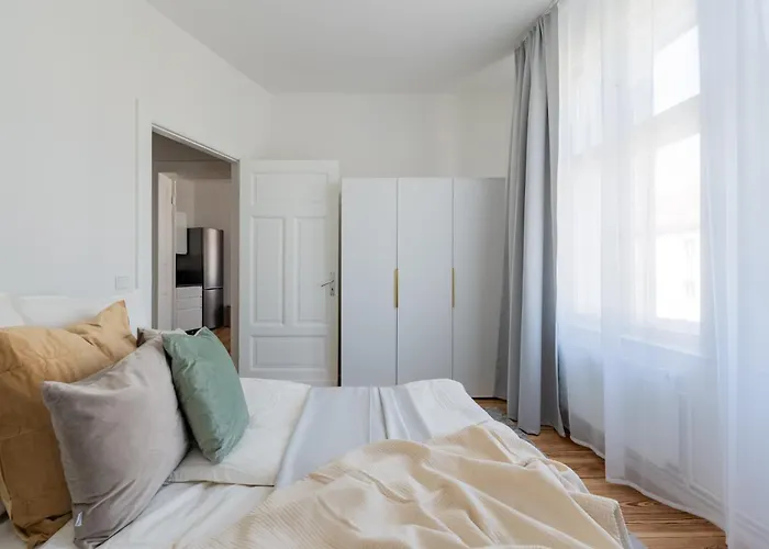 Renovated 2-bedroom - Family & Work Ready! Apartament