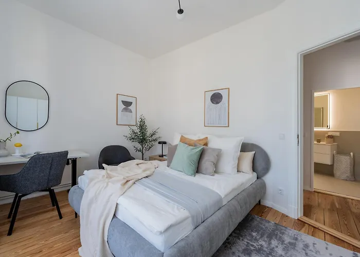 Renovated 2-bedroom - Family & Work Ready!