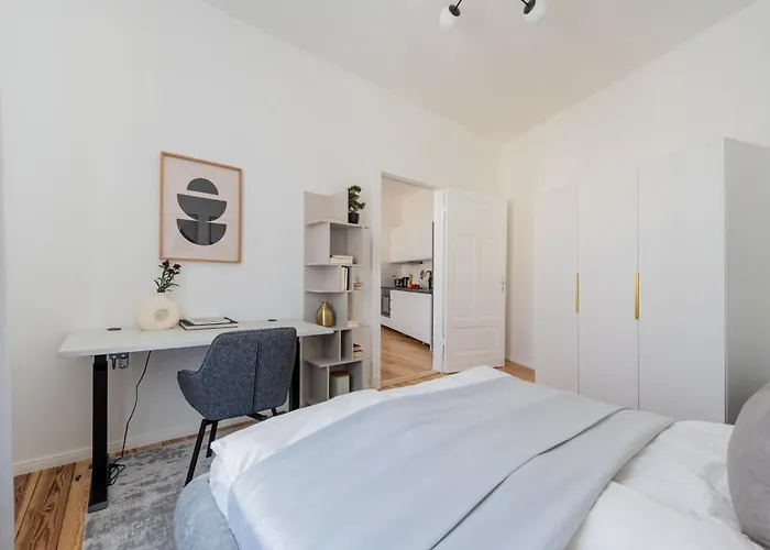 Renovated 2-bedroom - Family & Work Ready! Apartament *