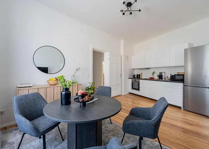 Renovated 2-bedroom - Family & Work Ready! Poczdam